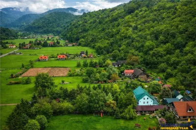 Pensiune turistica in Piatra Craiului, in circuitul  Plaiul Foii, 7700 mp teren - foto 2