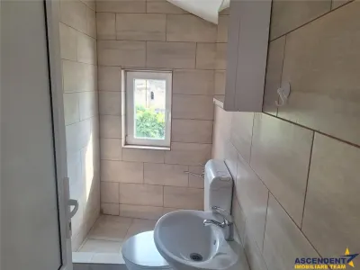 Apartament in casa, de inchiriat, rezidential/ spatiu birouri, Ghimbav-Centru - foto 3