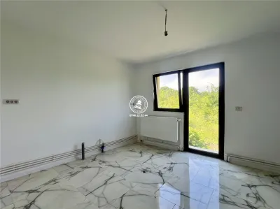 Casa cu 4 camere si 400mp de teren in Voinesti - foto 4