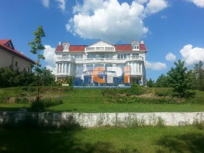 Vila Stil Victorian 1200mp -Curte , Parcare privata si LAC - foto 2