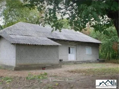 DE VZ. CASA 4 Camere, din chirpici sup. 75 mp, teren-4715mp - Mireni