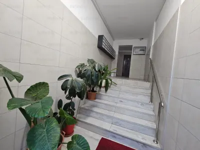 Vanzare apartament 3 camere superb | Calea Vacaresti | metrou Timpuri Noi | bloc 1986 reabilitat | stradal | 2 bai | renovat | amenajat | - foto 18