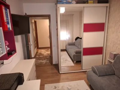 Apartament 3 camere decomandat renovat Tractorul - foto 6