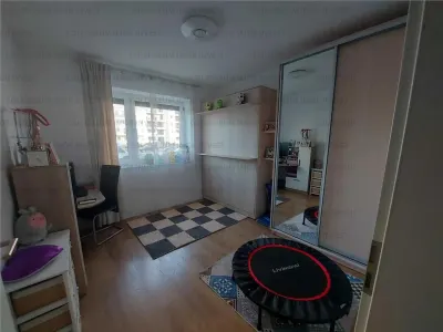 Apartament cu 3 camere, decomandat - zona Tractorul - foto 3