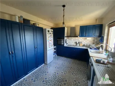 Vila spatioasa cu 3 apartamente in Fundeni Dobroiesti - foto 18