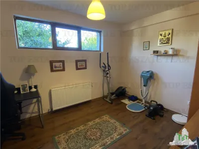 Vila spatioasa cu 3 apartamente in Fundeni Dobroiesti - foto 6