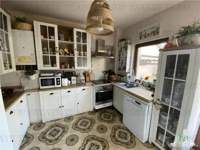 Vila spatioasa cu 3 apartamente in Fundeni Dobroiesti - foto 7