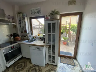 Vila spatioasa cu 3 apartamente in Fundeni Dobroiesti - foto 8