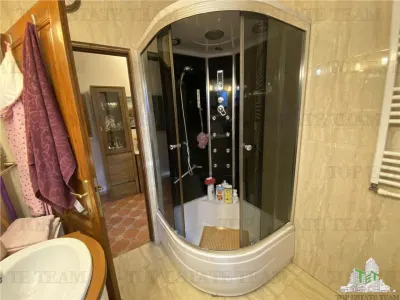 Vila spatioasa cu 3 apartamente in Fundeni Dobroiesti - foto 10