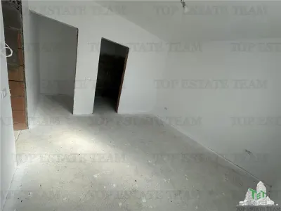 Vila cocheta cu 3 camere, dormitor matrimonall,  incalzire in pardoseala, terasa superba, si pod spatios, Calea Bucuresti , 15 minute de  metrou Pacii - foto 11