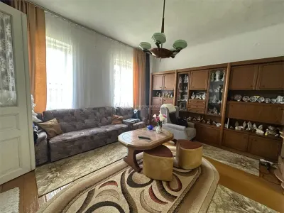 Bocsa Montana, Casa mare la strada principala - foto 3
