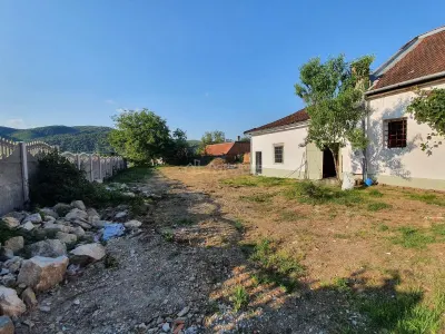 Bocsa Montana, Casa Solida + Teren, Strada Principala - foto 23