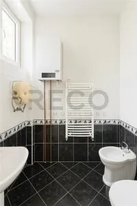 RECO Apartament ultracentral, loc de parcare privat inclus plus boxa - foto 11