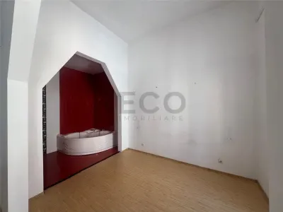 RECO Apartament ultracentral, loc de parcare privat inclus plus boxa - foto 16