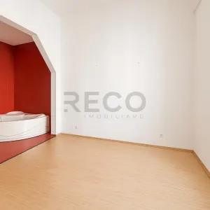 RECO Apartament ultracentral, loc de parcare privat inclus plus boxa - foto 8