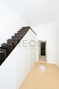 RECO Apartament ultracentral, loc de parcare privat inclus plus boxa - foto 9