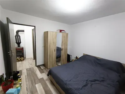 Apartament 2 camere in zona centrala Moldova Noua, langa piata - foto 4