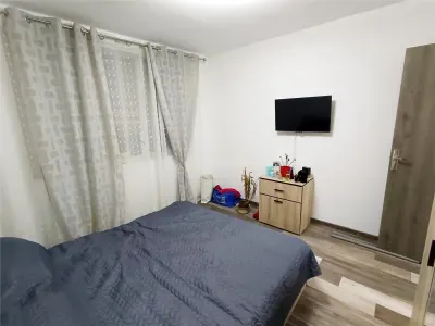 Apartament 2 camere in zona centrala Moldova Noua, langa piata - foto 6