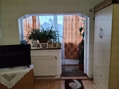 Apartament 2 camere, decomandat - zona Racadau - foto 3