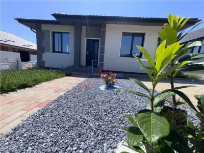 Casa Superba 4 camere cu 2 bai beci terasa Valea Adanca - Iasi