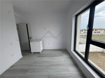 VILA DE VANZARE DOMNESTI LA CHEIE 4 CAMERE - TEREN- PANOURI FOTOVOLTAICE - foto 18