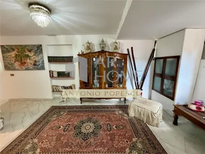 Casa 11 camere D+P,cu o arhitectura deosebita, ultracentral, Ploiesti. - foto 15