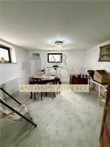 Casa 11 camere D+P,cu o arhitectura deosebita, ultracentral, Ploiesti. - foto 16