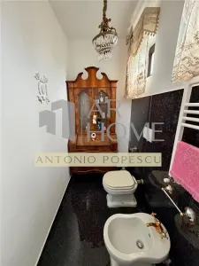 Casa 11 camere D+P,cu o arhitectura deosebita, ultracentral, Ploiesti. - foto 25