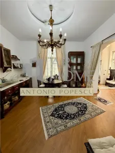 Casa 11 camere D+P,cu o arhitectura deosebita, ultracentral, Ploiesti. - foto 7