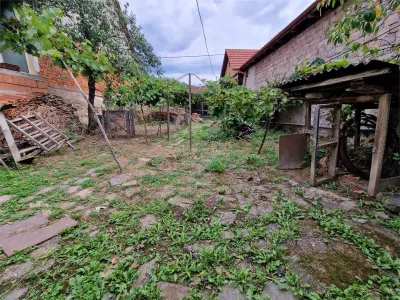 Clocotici Lot de Casa cu amprenta, apa, curent, teren 576 Mp. - foto 2