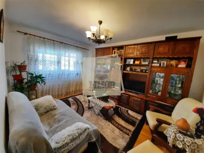Apartament cu 4 camere 2 bai balcon si pivnita de vanzare pe Mihai Viteazu din Sibiu - foto 2