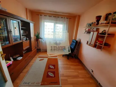 Apartament cu 4 camere 2 bai balcon si pivnita de vanzare pe Mihai Viteazu din Sibiu - foto 3