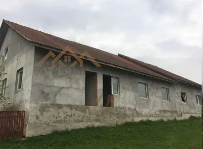 Ansamblu de cladiri, cu destinatii diverse, loc.  Iadara - foto 7