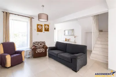 Resedinta stil, 3 dormitoare, sistem termic in pardoseala, terasa, lot 530 mp, Sanpetru, Brasov. - foto 2