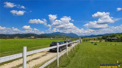Refugiu modern,lot 1.640 mp,pavilion,zona barbeque:liniste si relaxare in Rasnov, Brasov - foto 6