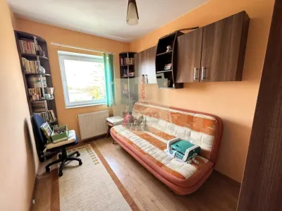 Apartament decomandat cu 3 camere 2 balcoane si pivnita in Valea Aurie - foto 3
