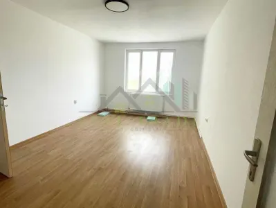 Apartament 3 camere etaj intermediar Calea Bucuresti - Brasov