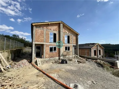 Case tip duplex de vanzare, 101 mp utili, 230 mp teren, in Corunca - foto 11