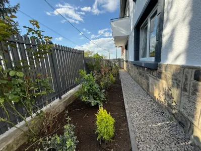 Apartament in casa 2 camere cu gradina si garaj - Central - foto 3