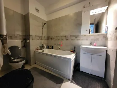 3 CAMERE DECOMANDAT + 2 PARCARI + 30MP CURTE(PROPRIETATE) - foto 9