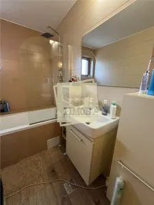 Apartament  decomandat cu 3 camere 2 bai de 105 mp utili - foto 9