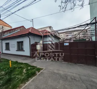 Casa individuala de vanzare cu 4 camere, 2 bai si 2 garaje, Lipovei - Timisoara