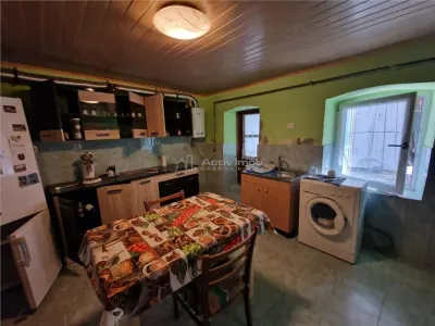Resita Casa 10 Camere Zona Muncitoresc - foto 14