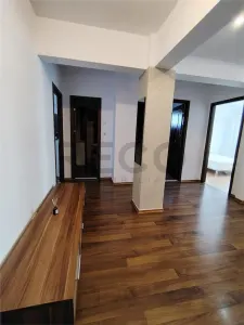 RECO Apartament renovat cu camere Decomandat cu lift - foto 2