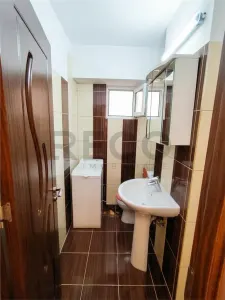 RECO Apartament renovat cu camere Decomandat cu lift - foto 4