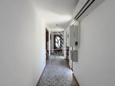 Casa + constructie moderna,de vanzare,2 locuinte,teren 2298 mp Giulvaz - foto 4