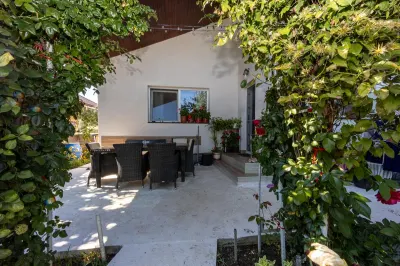 Vila duplex 5 camere  2 bai S =  145 mp + teren 360 mp lunca Cetatuii - foto 3