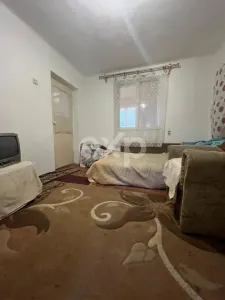 Casa cu 4 camere si baie + teren 567 mp pe Nicolae Balcescu in Gaesti - foto 6