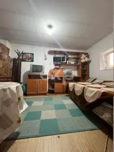 Casa cu 4 camere si baie + teren 567 mp pe Nicolae Balcescu in Gaesti - foto 9