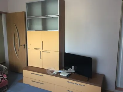 Garsonieră de închiriat – Bd. Poitiers, etaj 2/3, centrală proprie - foto 3